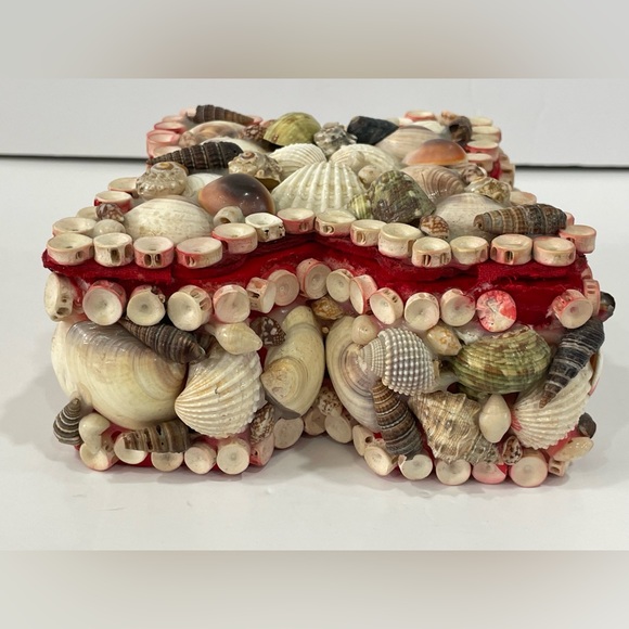 Vintage Seashell Trinket Butterfly Jewelry Box with Red Felt Interior - Picture 3 of 11